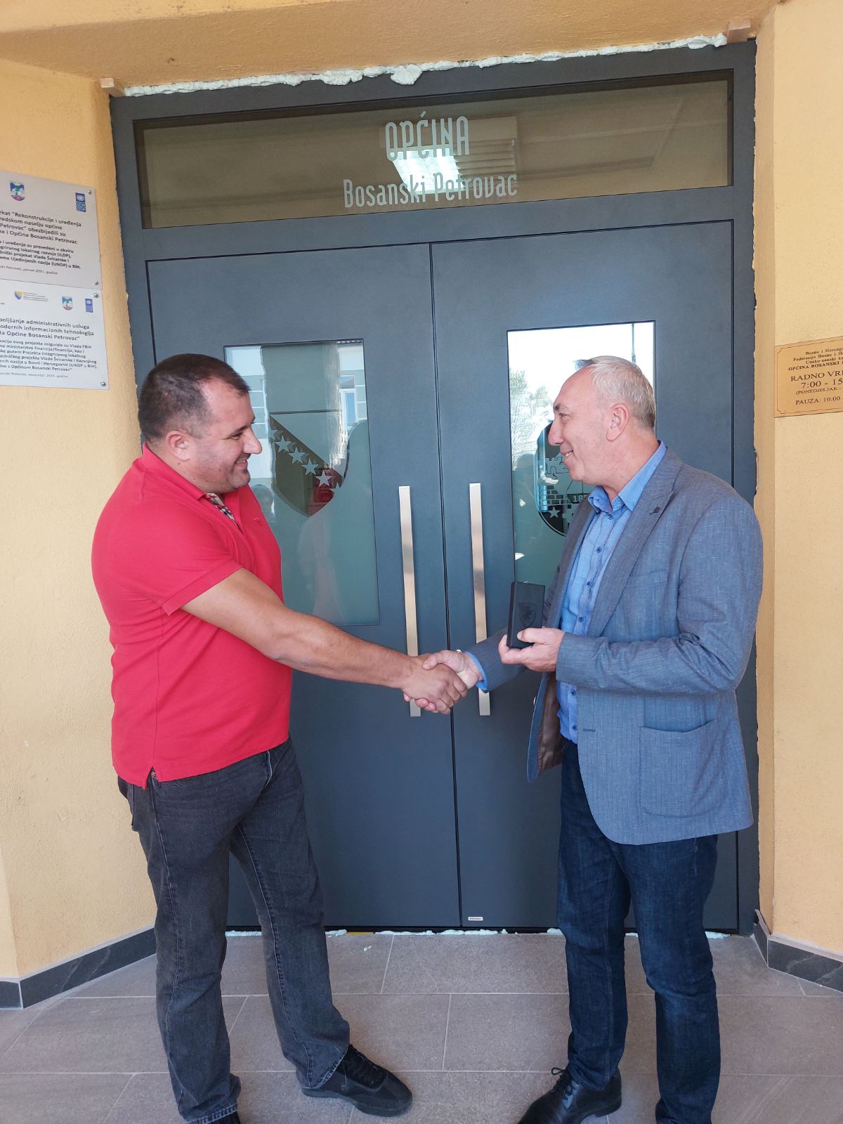 IMG 1600e75668eda46d8de45ec571504c79 V